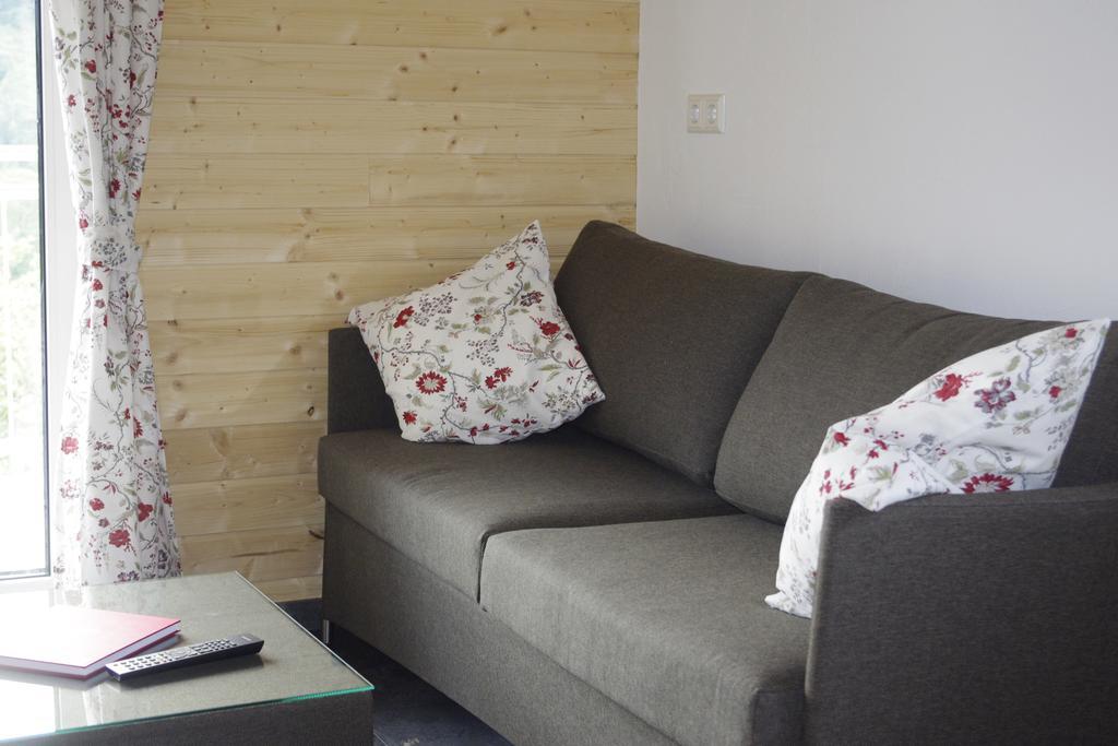 Huettenflair-Mosel Ferienwohnung เอนเคิร์ช ภายนอก รูปภาพ
